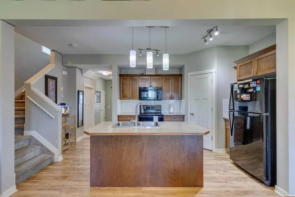 43 Sunrise Crescent NE