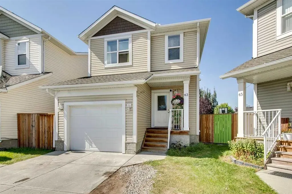 43 Sunrise Crescent NE