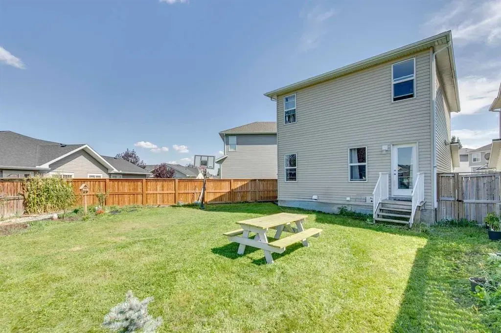 43 Sunrise Crescent NE