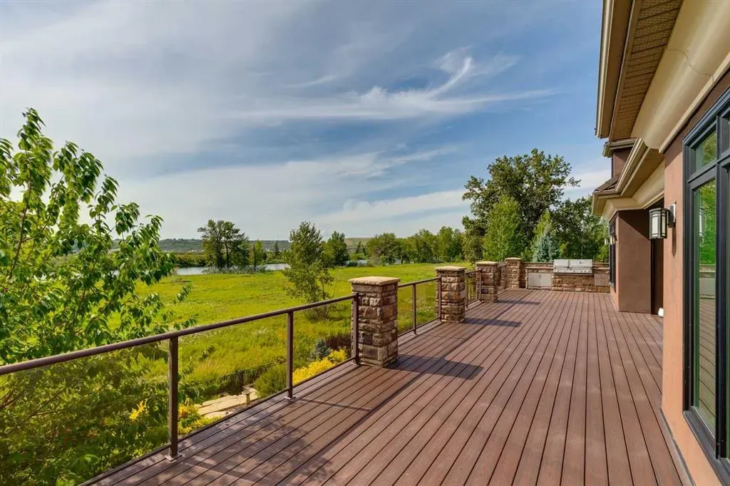 140 Cranbrook View SE