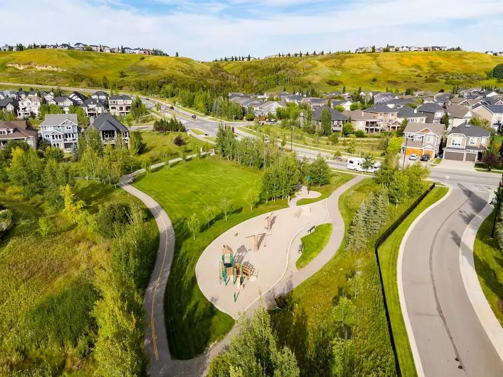 140 Cranbrook View SE