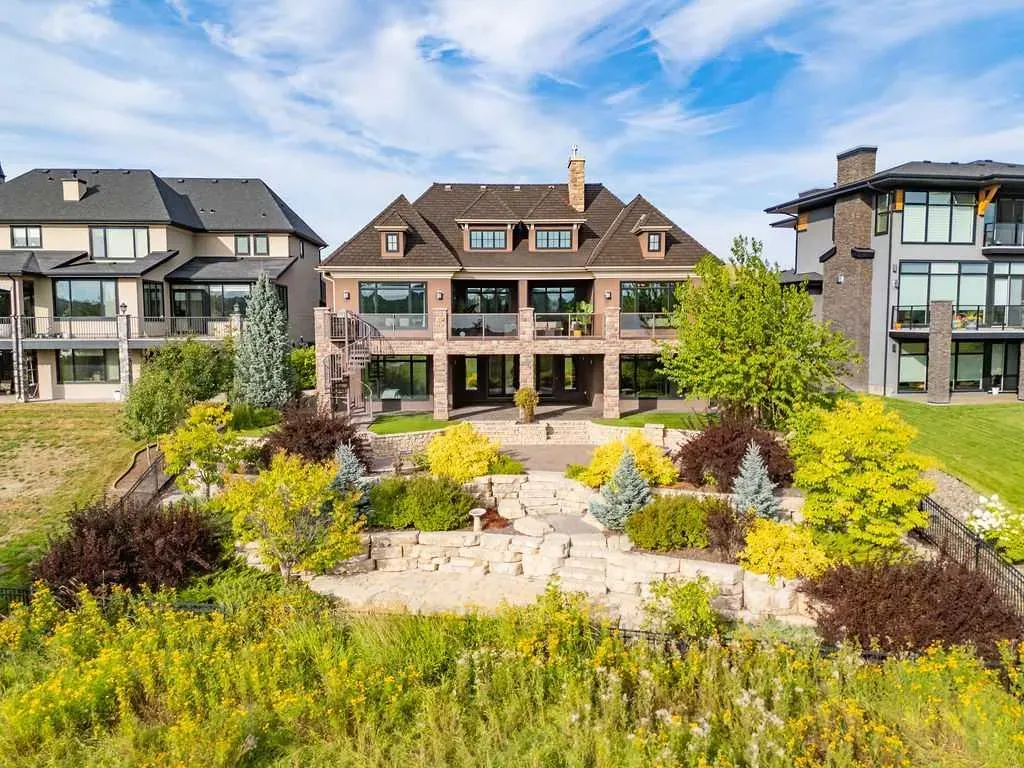 140 Cranbrook View SE