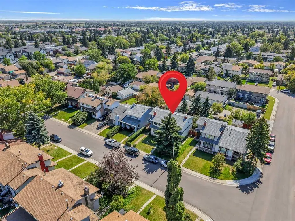 8 Pinelore Place NE
