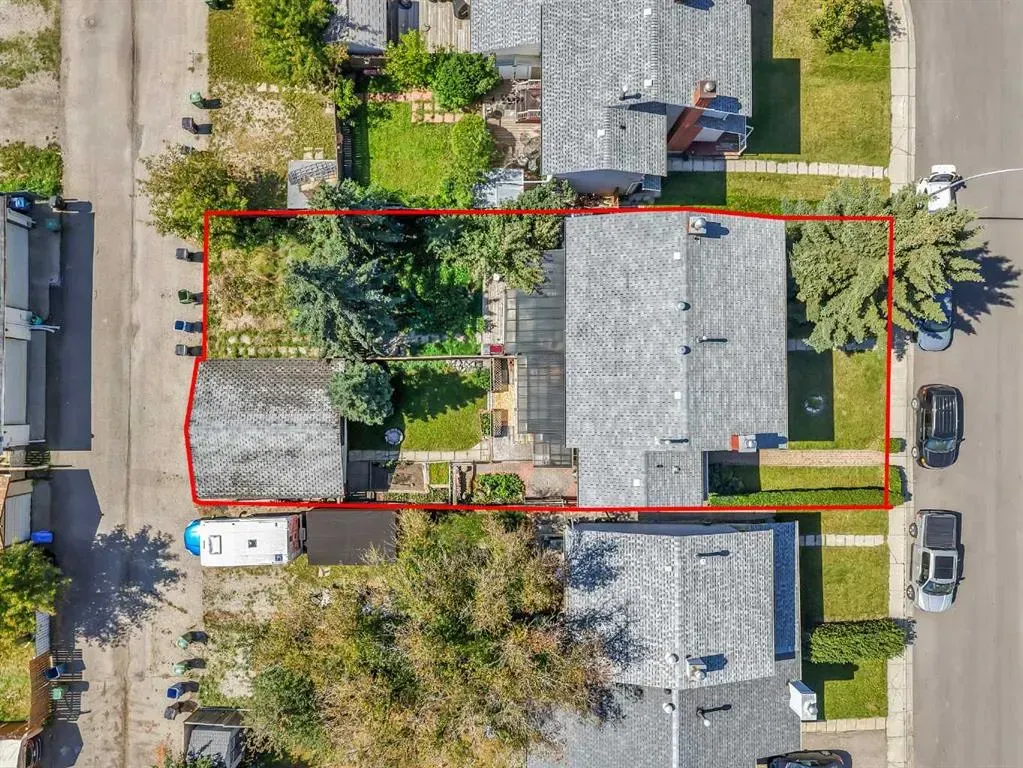 8 Pinelore Place NE