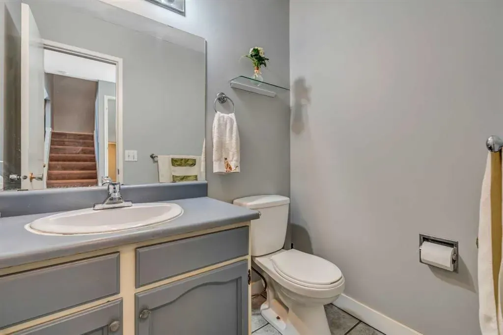 8 Pinelore Place NE
