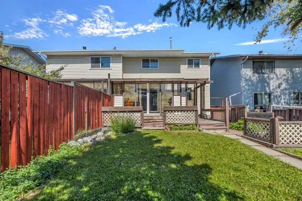 8 Pinelore Place NE