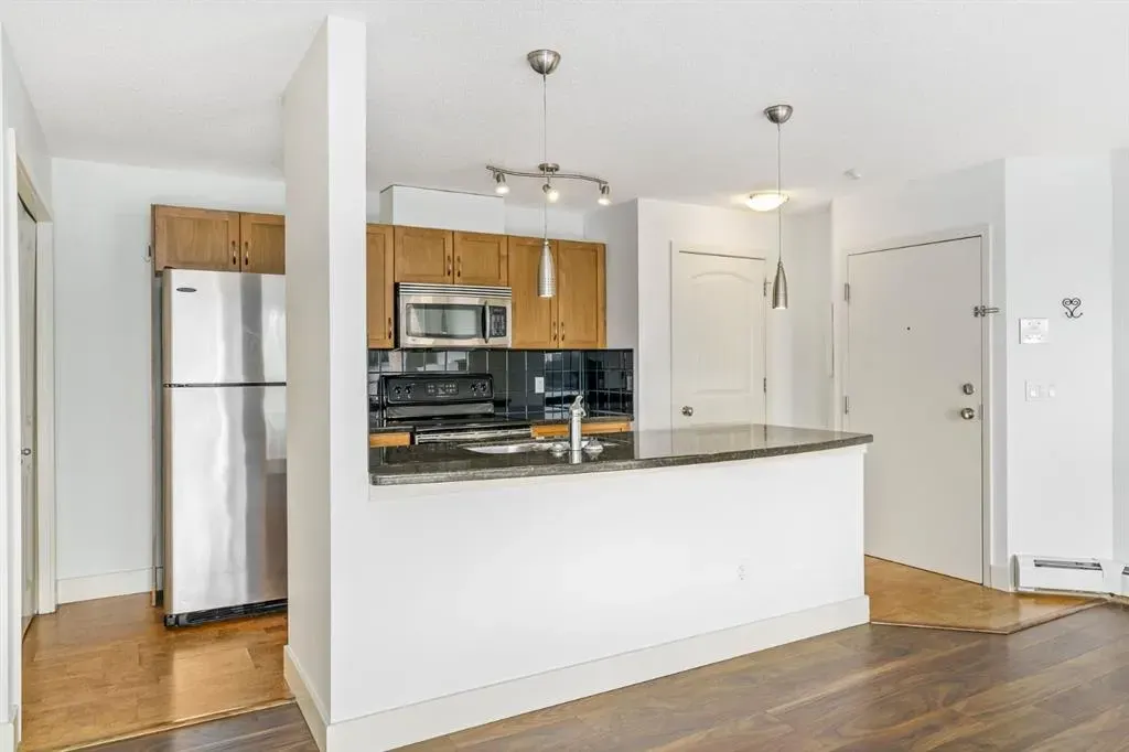 207 Village Terrace SW, #3