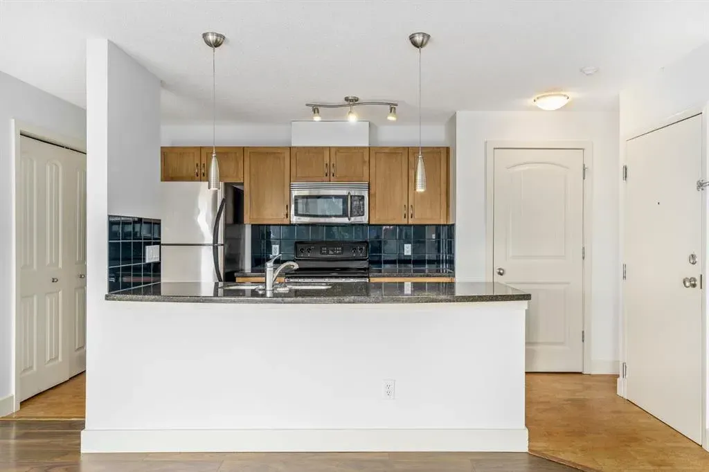 207 Village Terrace SW, #3