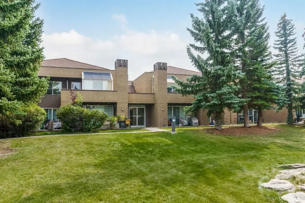 207 Village Terrace SW, #3