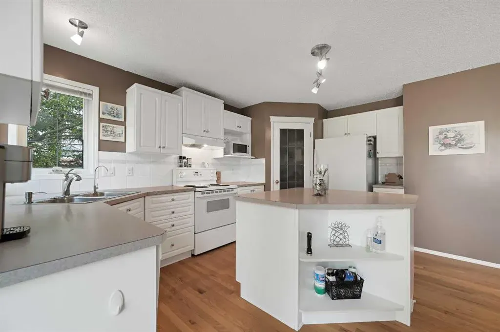 6 Chapala Crescent SE