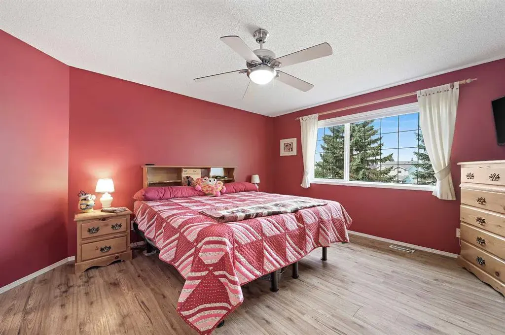 6 Chapala Crescent SE