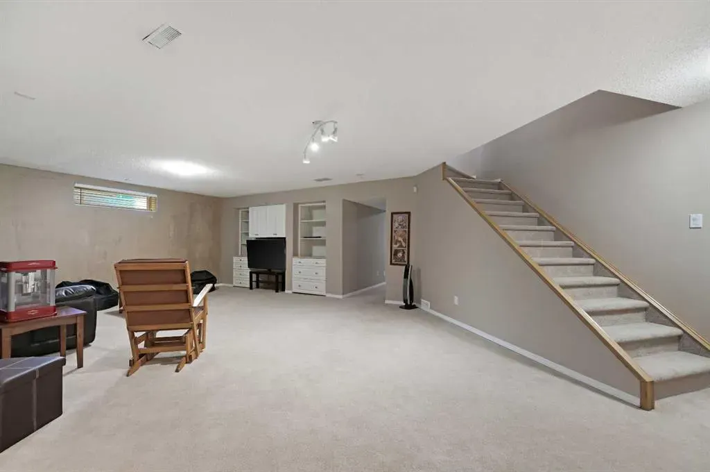 6 Chapala Crescent SE