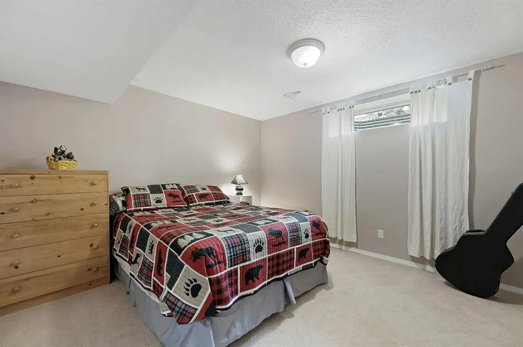 6 Chapala Crescent SE