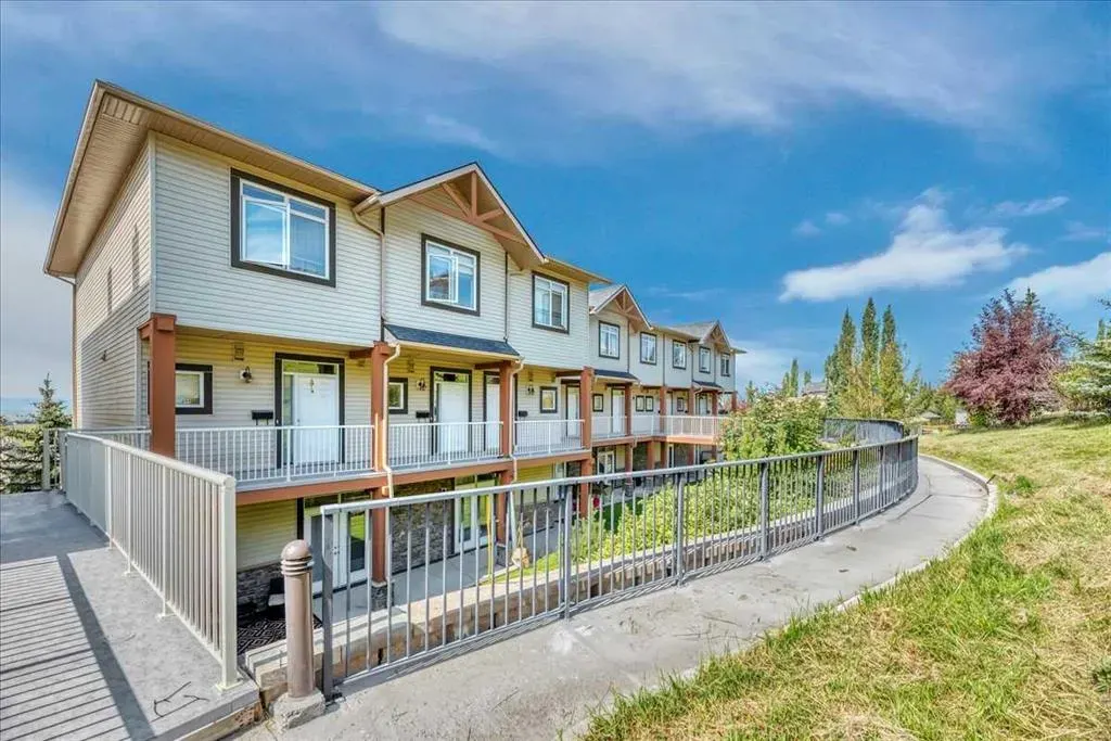 108 Rockyledge View NW, #8