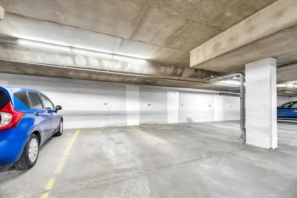 108 Rockyledge View NW, #8