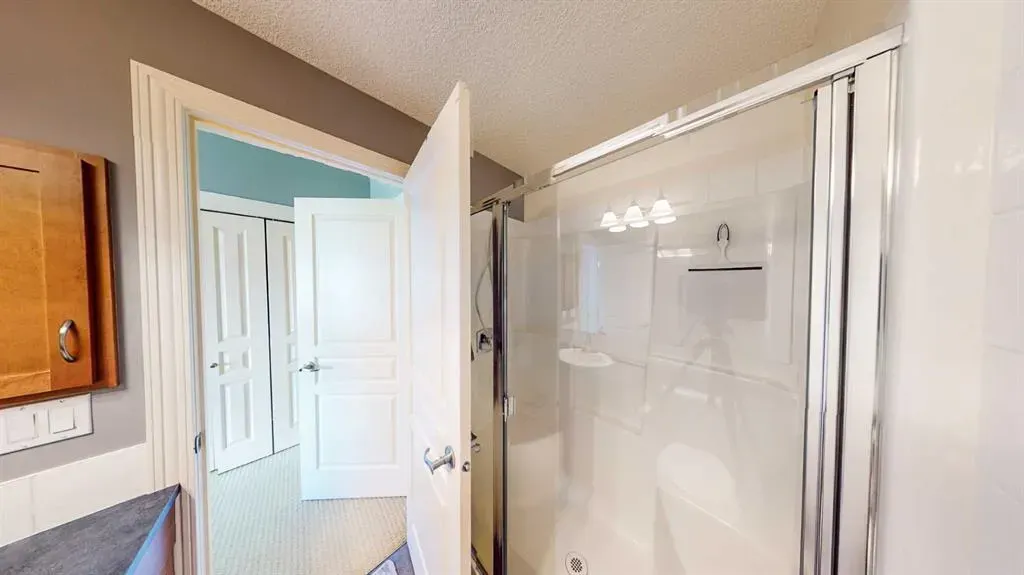 108 Rockyledge View NW, #8