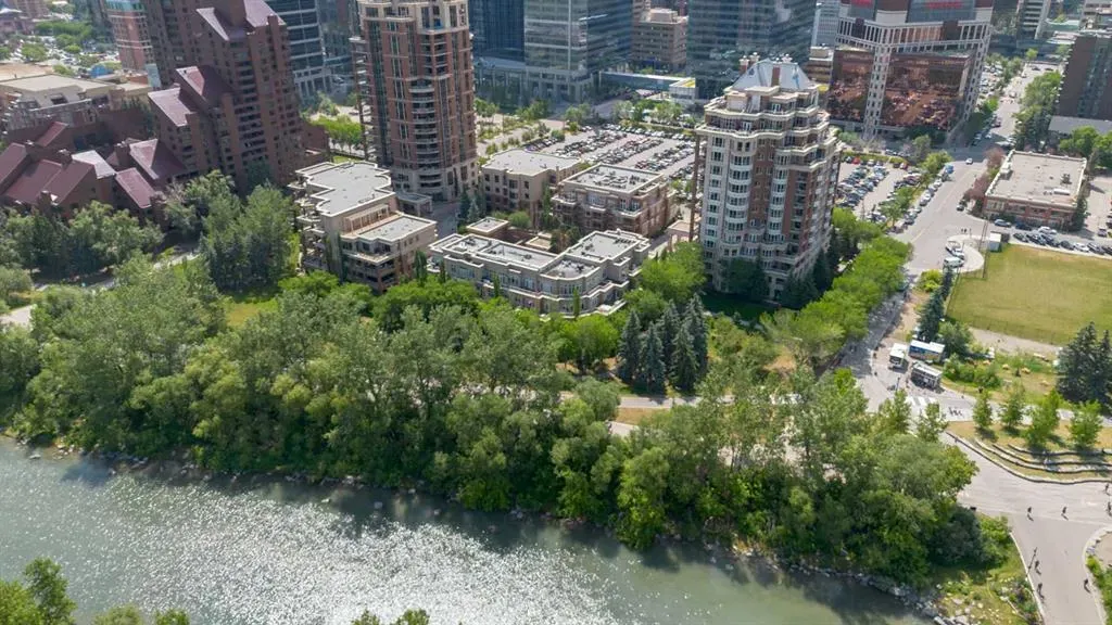 801 2 Avenue SW, #902