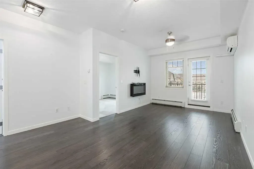 10 Mahogany Mews SE, #301