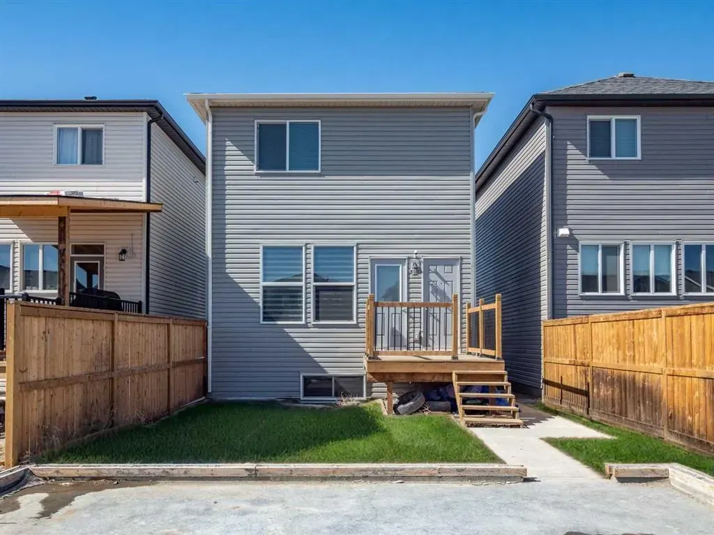 16 Cornergate Place NE