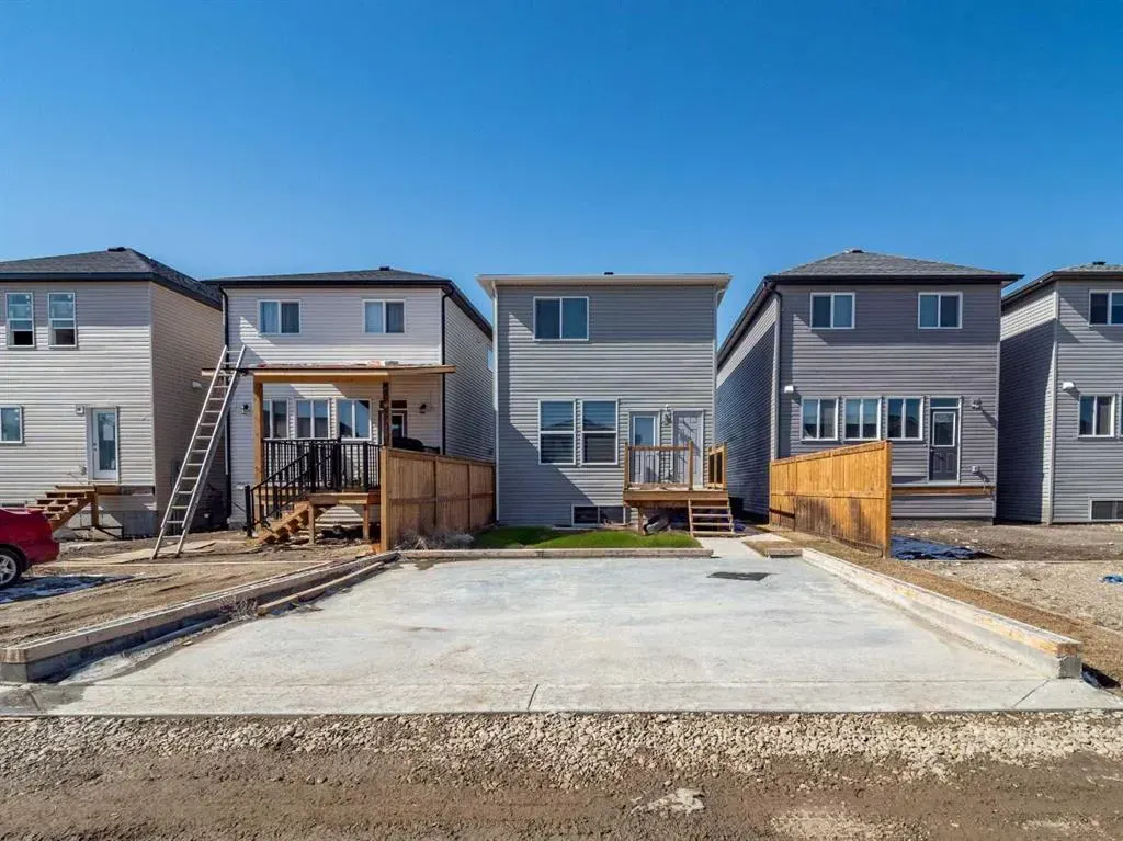 16 Cornergate Place NE