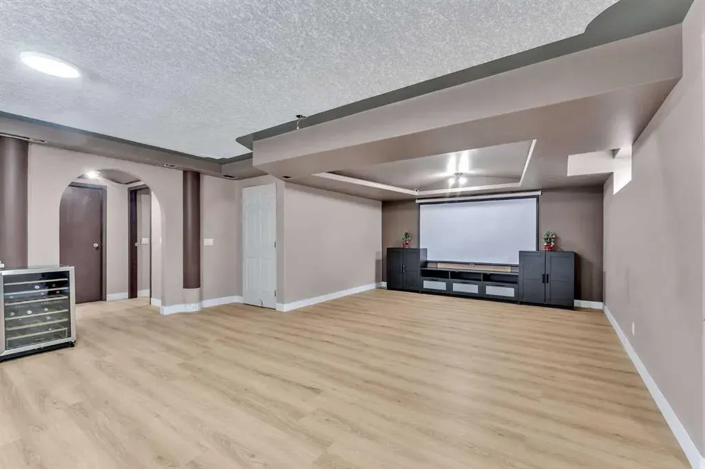 135 West Lakeview Passage