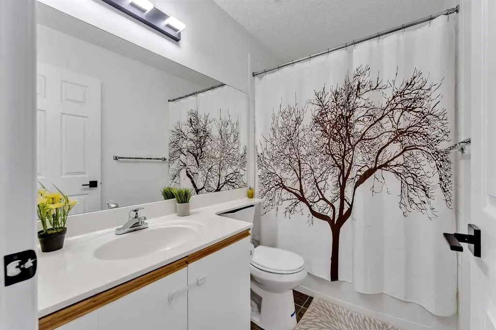 135 West Lakeview Passage