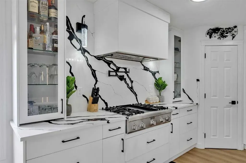135 West Lakeview Passage