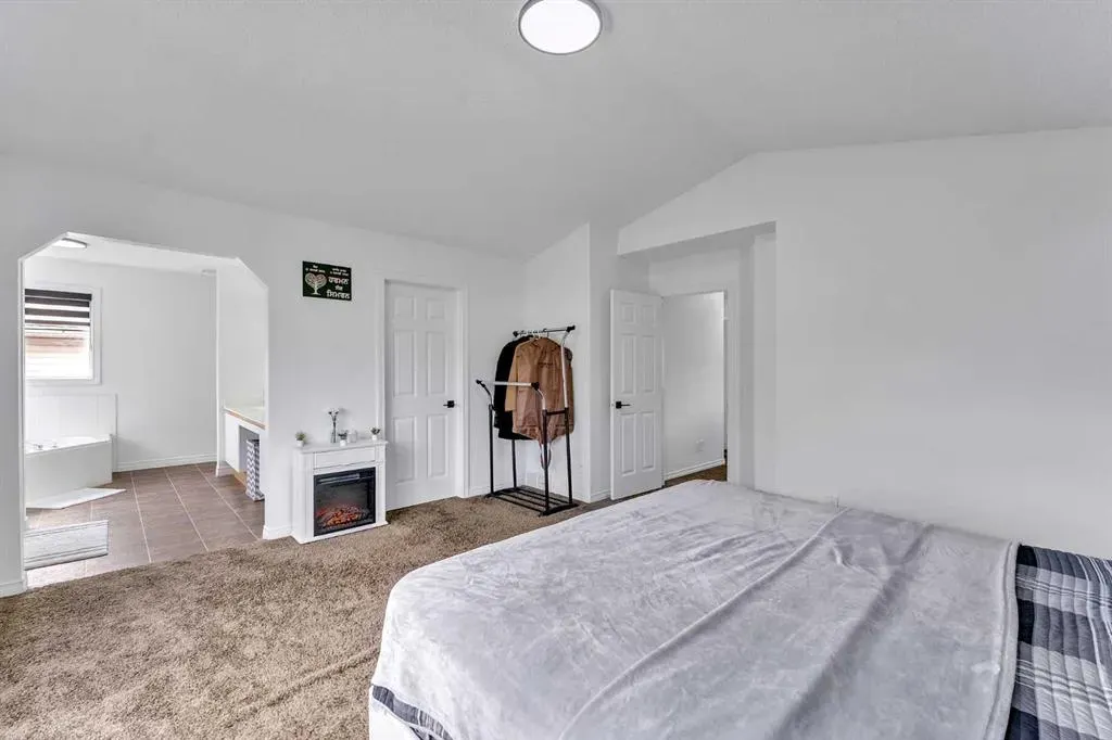 135 West Lakeview Passage