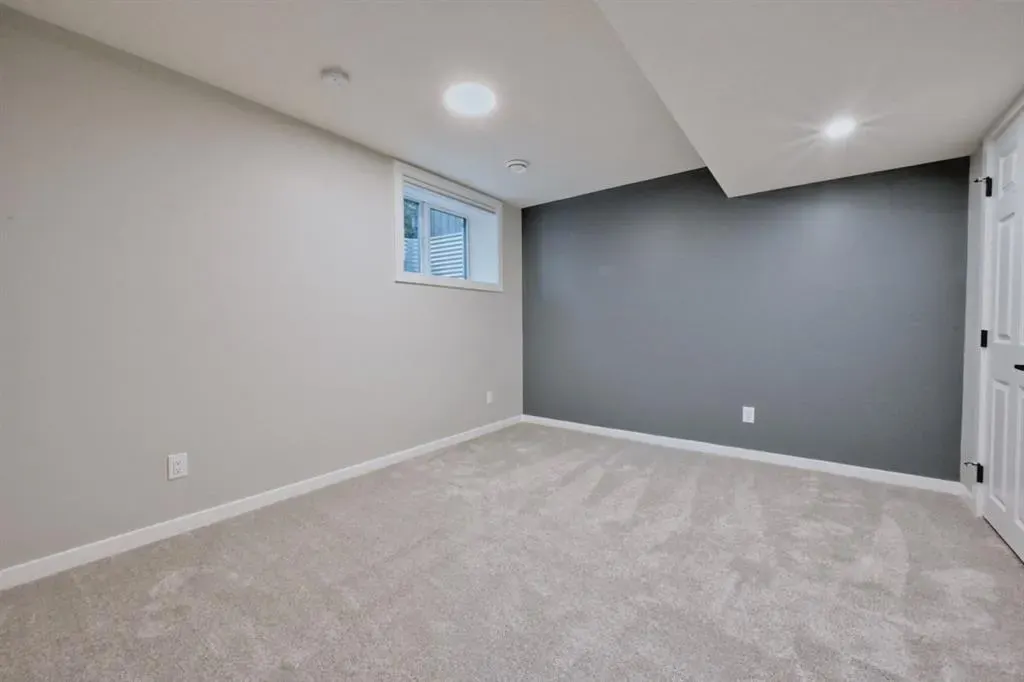 235 Canova Place SW