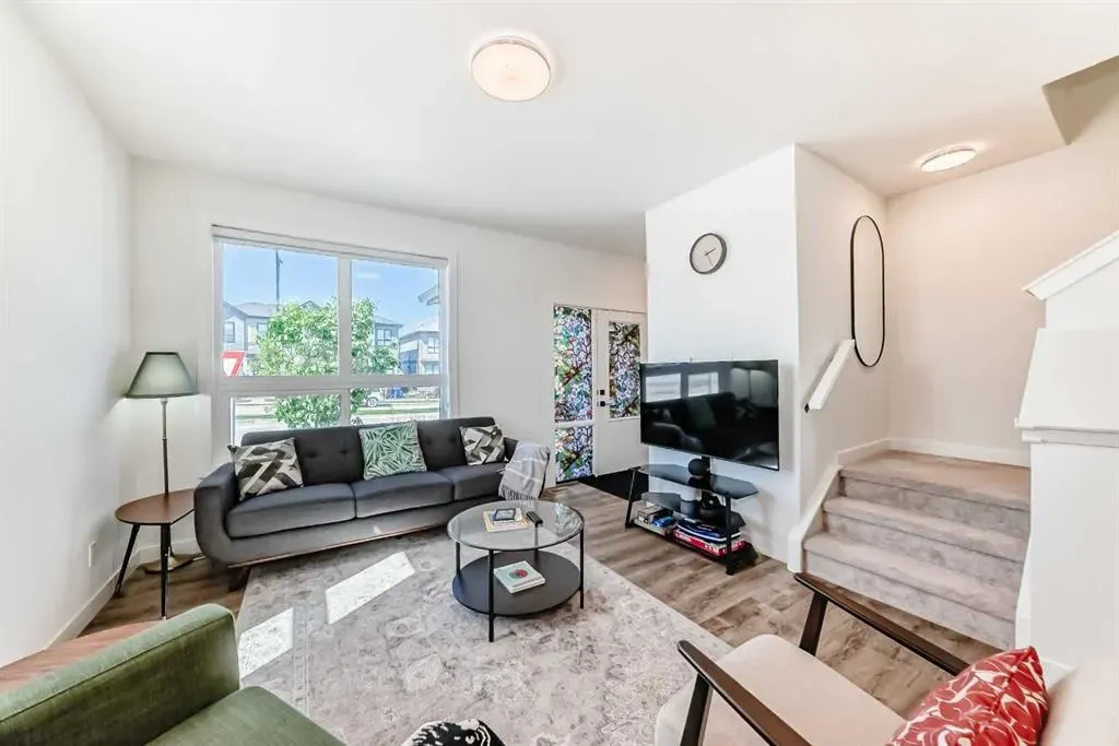 8 silverton glen Green SW
