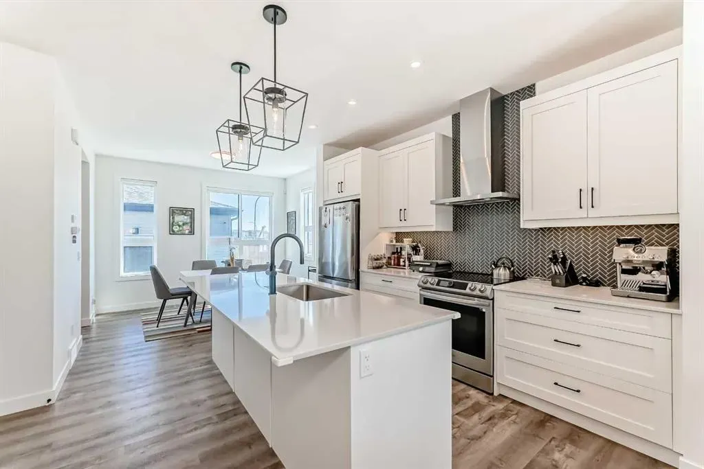 8 silverton glen Green SW