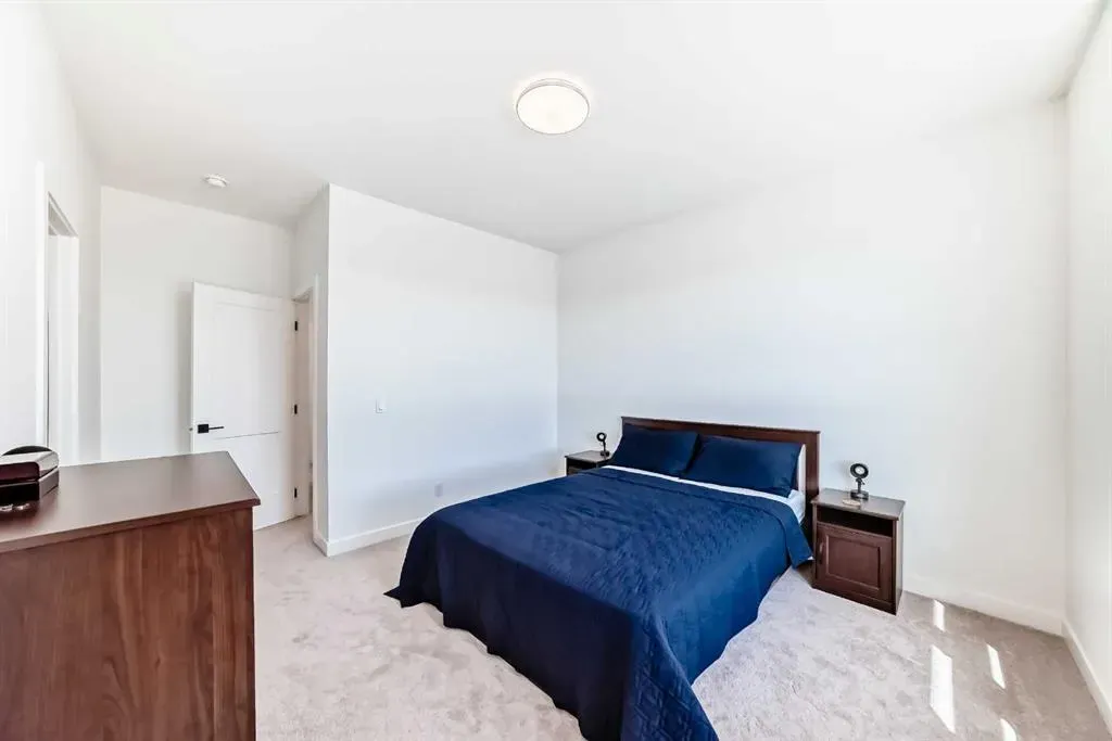 8 silverton glen Green SW