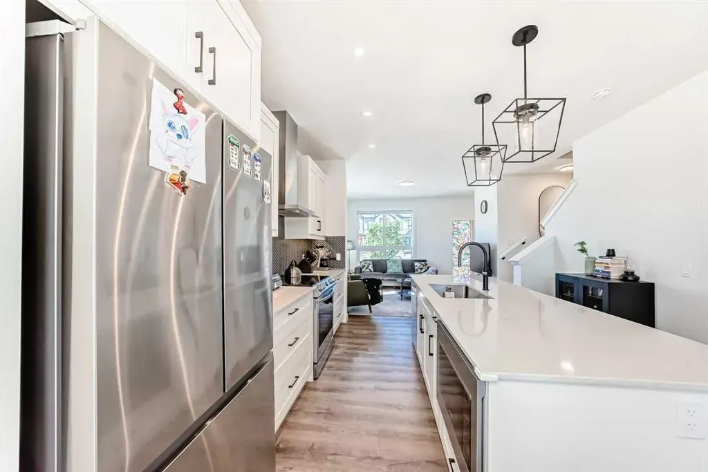 8 silverton glen Green SW