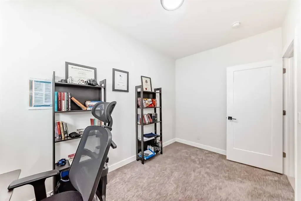 8 silverton glen Green SW