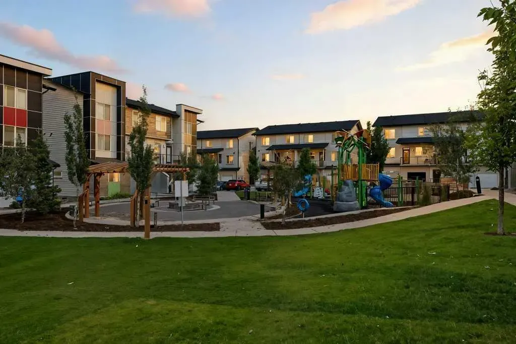 120 Redstone Walk NE, #201