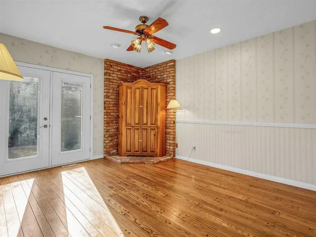 76 Wood Valley Rise SW