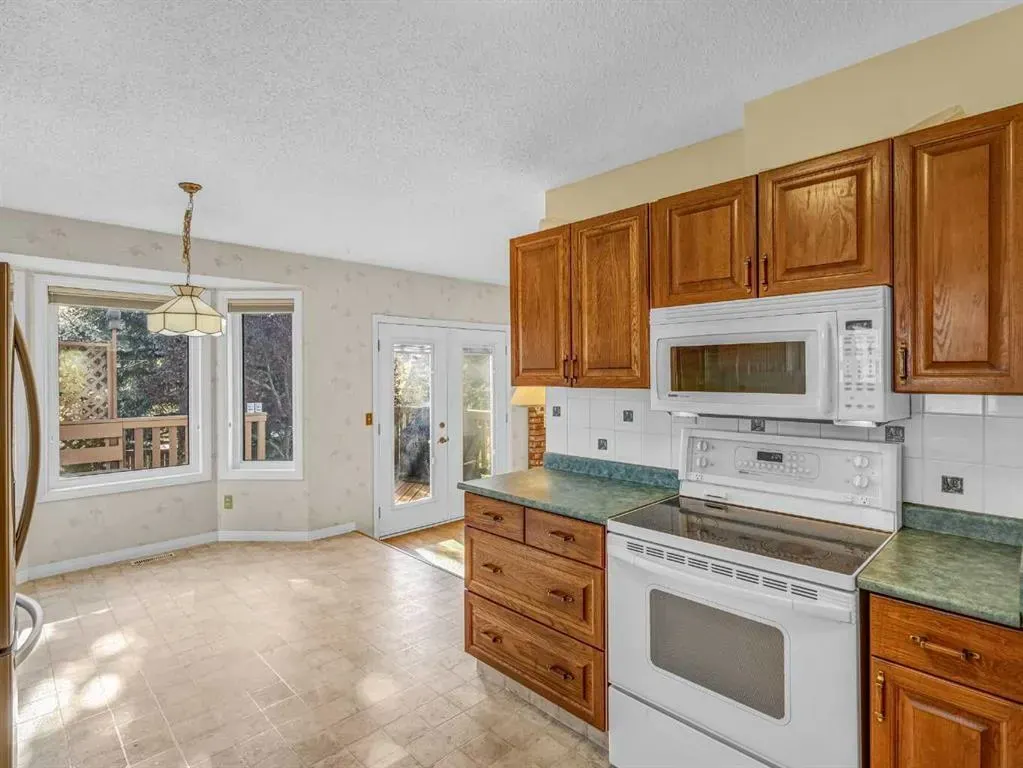 76 Wood Valley Rise SW