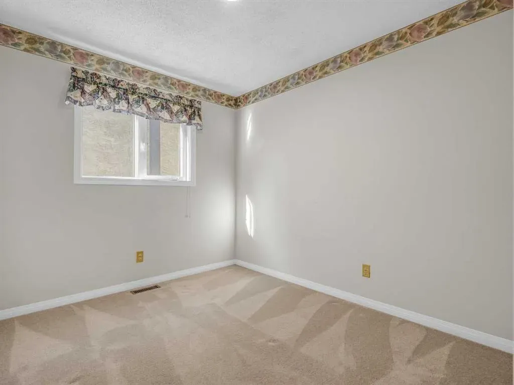 76 Wood Valley Rise SW