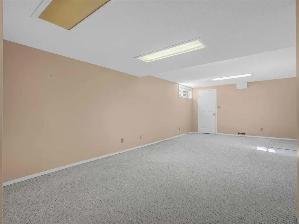 76 Wood Valley Rise SW