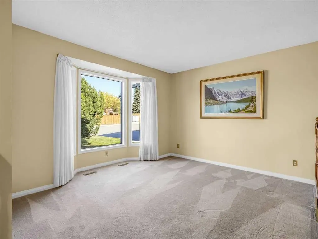 76 Wood Valley Rise SW