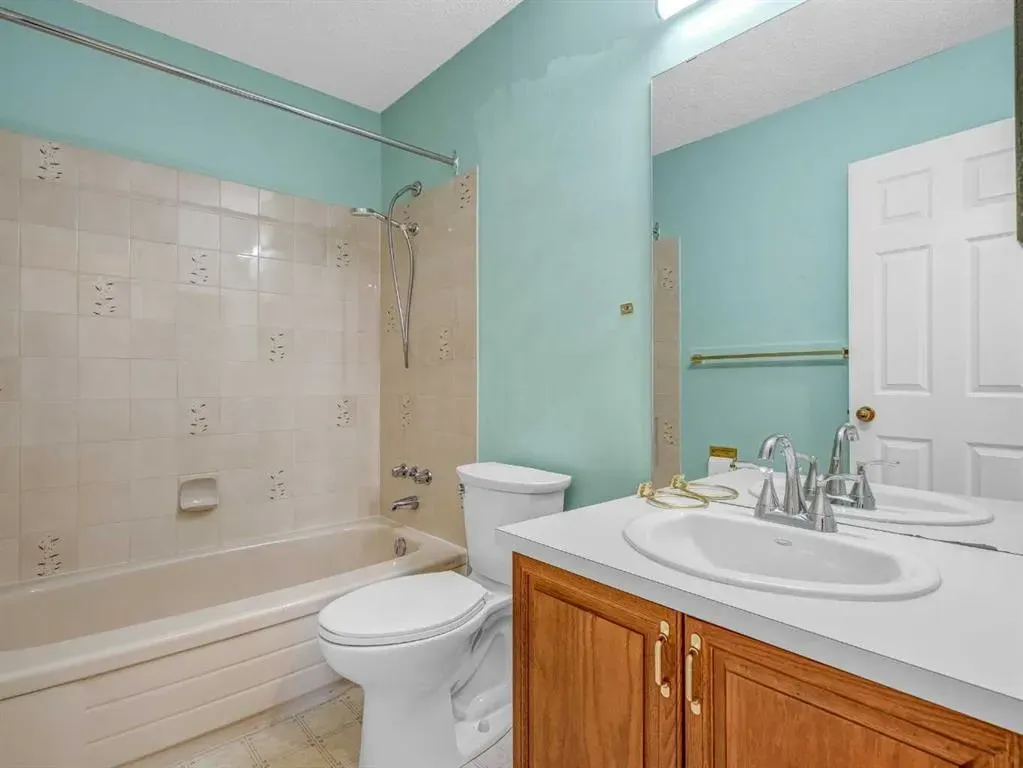 76 Wood Valley Rise SW