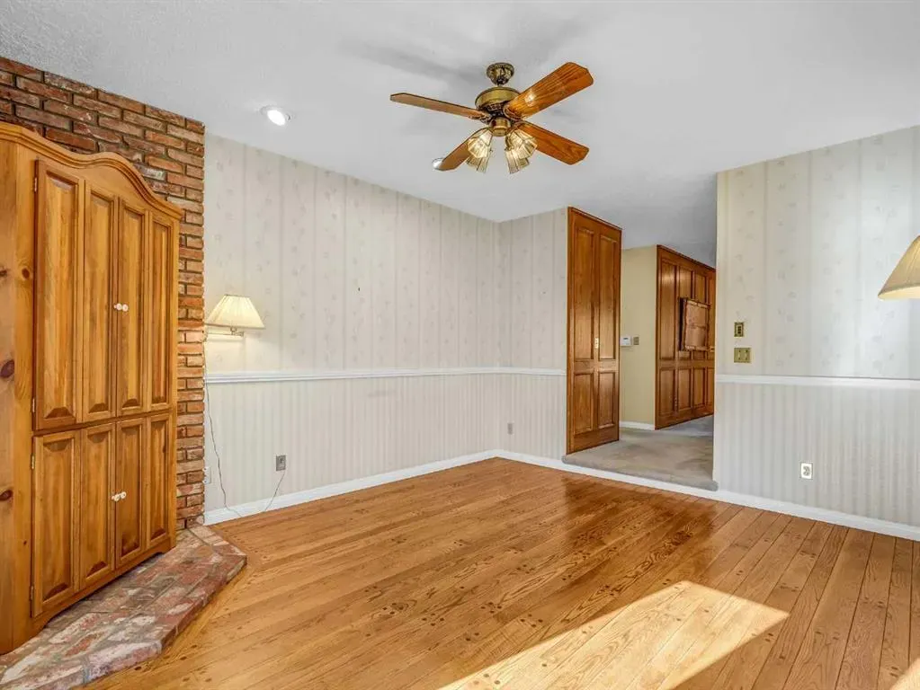 76 Wood Valley Rise SW