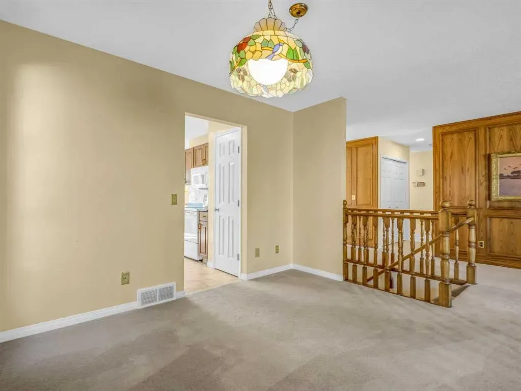 76 Wood Valley Rise SW