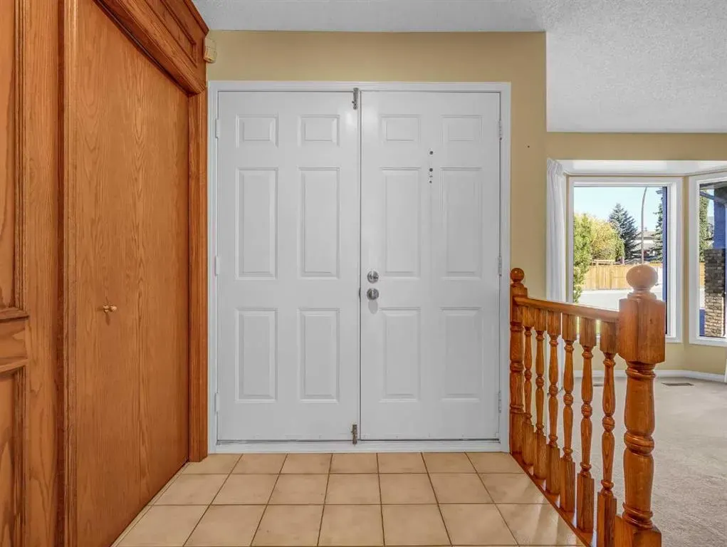 76 Wood Valley Rise SW