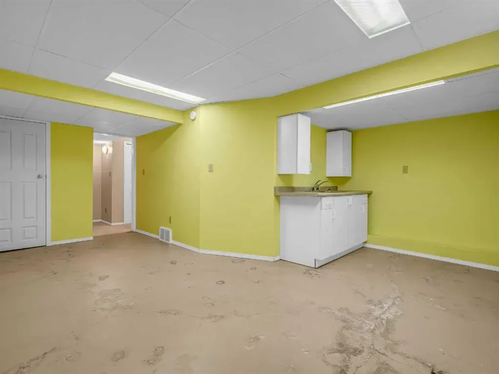 76 Wood Valley Rise SW