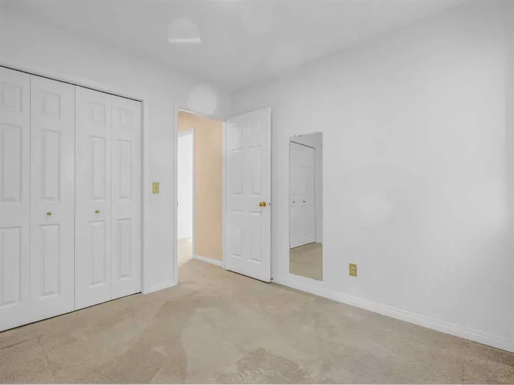 76 Wood Valley Rise SW