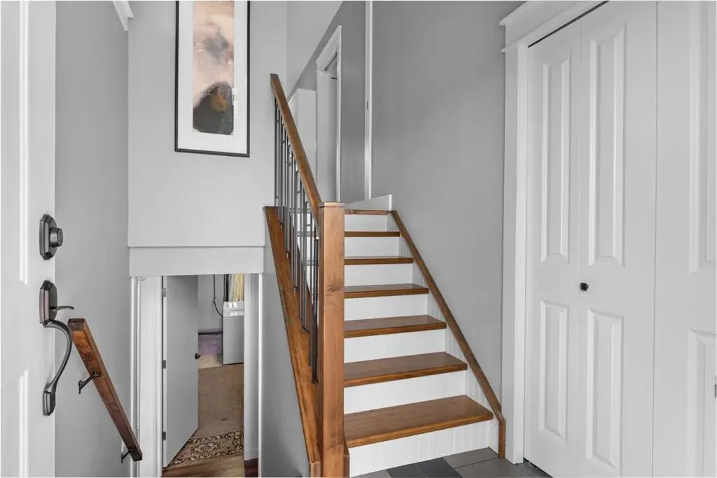 272 Deercliff Road SE