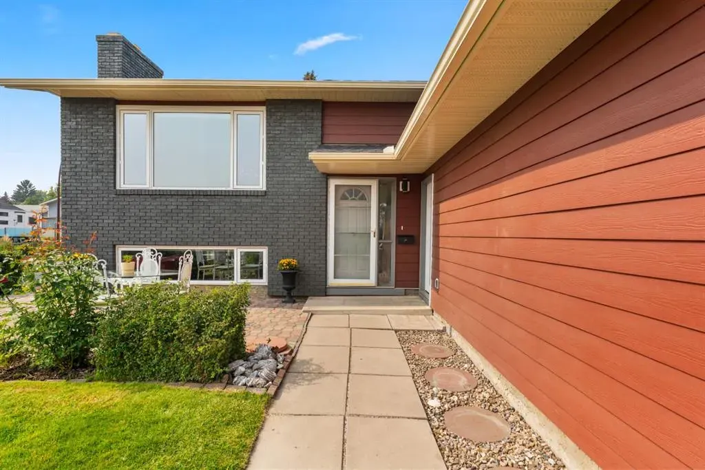 272 Deercliff Road SE