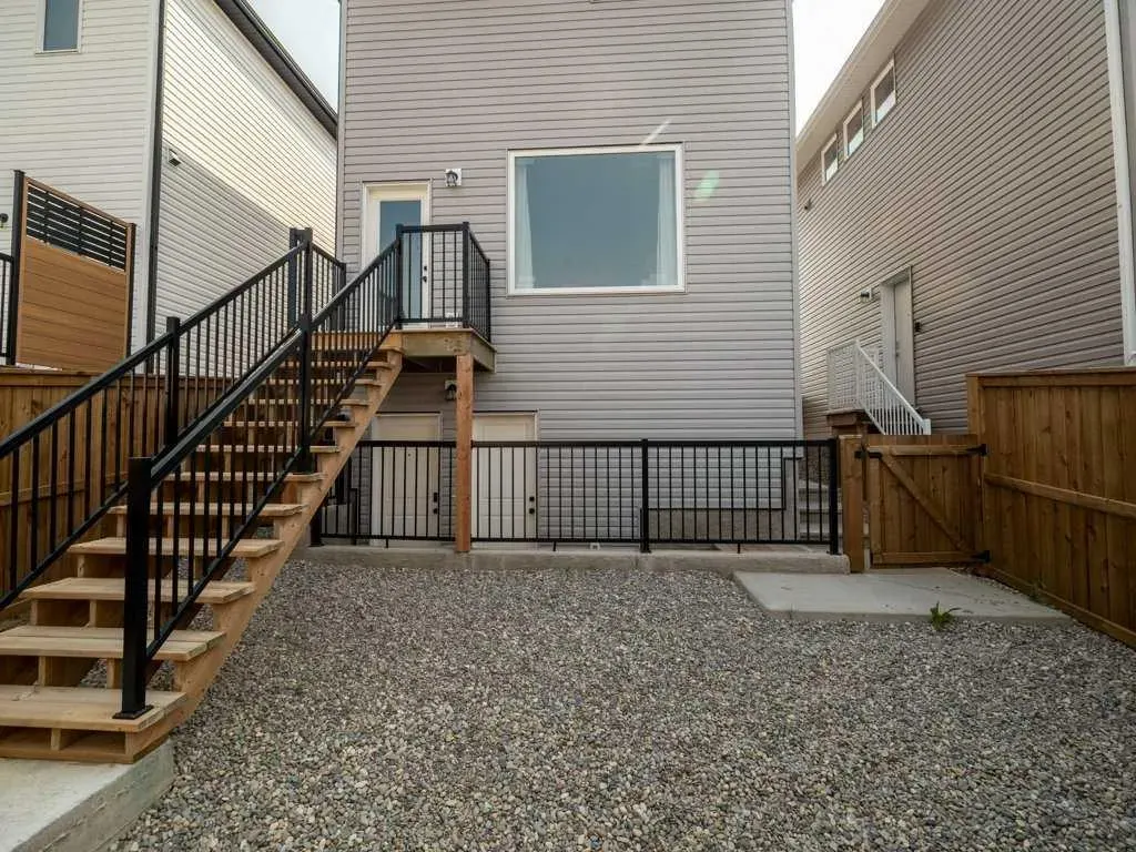 1143 Coalbrook Place W
