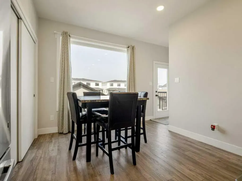 1143 Coalbrook Place W